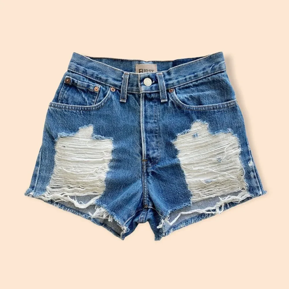 RARE VINTAGE LEVI’S 501 Med Wash Distressed Shorts